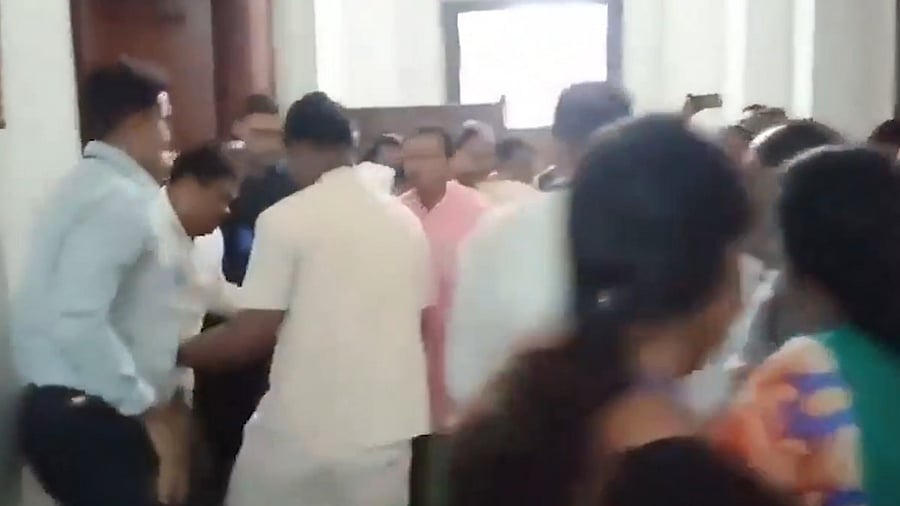 <div class="paragraphs"><p>Bengal BJP chief whip Sankar Ghosh suspended from assembly for rest of the day for creating ruckus</p></div>