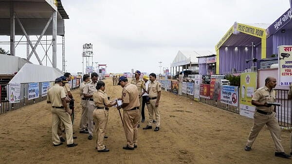 <div class="paragraphs"><p>Police personnel keep vigil as part of crowd control measures for the immersion of Lord Ganesh idols as the Ganesh Chaturthi festival concludes, at Girgaon Chowpatty. </p></div>