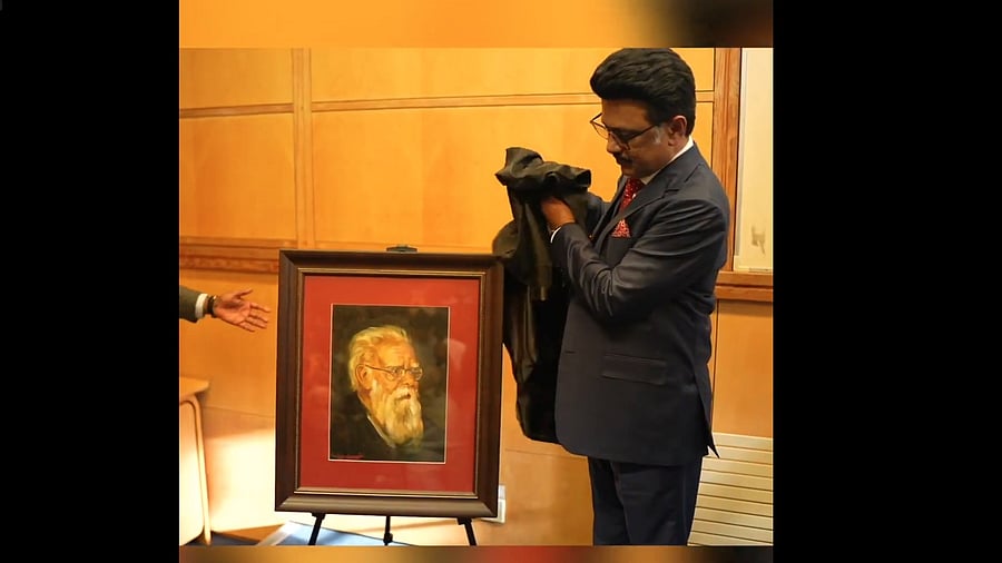 <div class="paragraphs"><p>Tamil Nadu CM unveils Periyar’s portrait in Oxford</p></div>