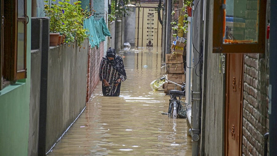 <div class="paragraphs"><p>Floods in J&amp;K</p><p></p></div>