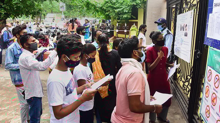 <div class="paragraphs"><p>Aspirants look for their seat number to enter an examination centre for appearing in National Eligibility cum Entrance Test (NEET UG 2021) in Jabalpur. </p></div>