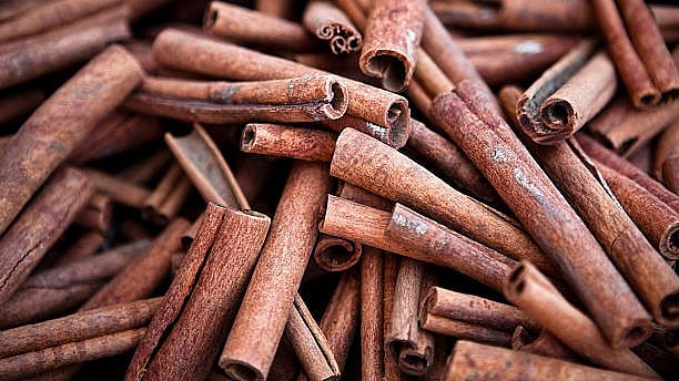 <div class="paragraphs"><p>Cinnamon sticks.</p></div>
