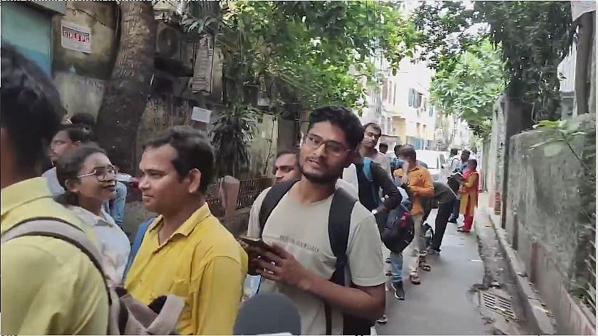 <div class="paragraphs"><p>A screengrab of a video posted by the&nbsp; All India Trinamool Congress showing the queue of candidates of WBSSC.</p></div>