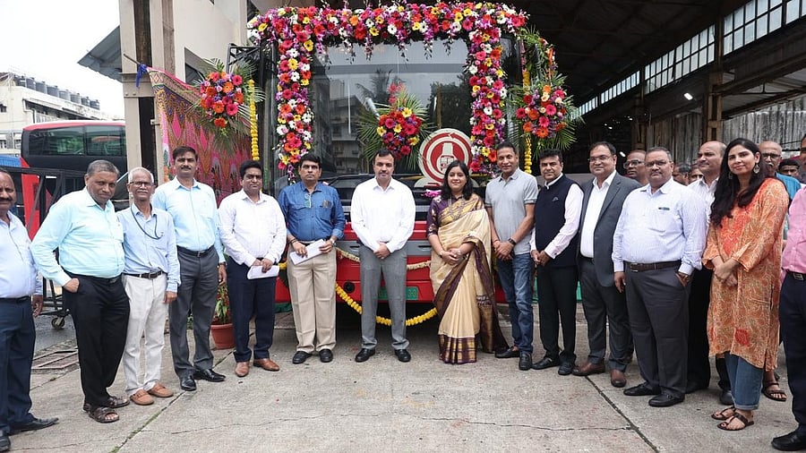 <div class="paragraphs"><p>Electric bus in Mumbai</p></div>