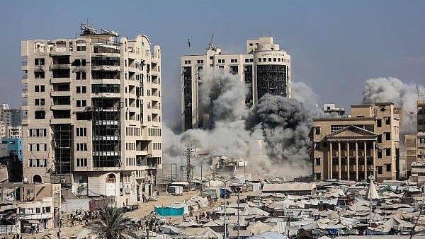 <div class="paragraphs"><p>Smoke rises as a residential building collapses after an Israeli air strike.</p></div>