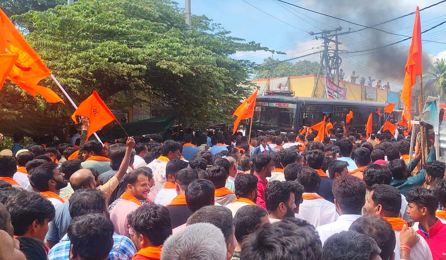 <div class="paragraphs"><p>Hindu outfits take out a protest march in Maddur on Monday.</p></div>