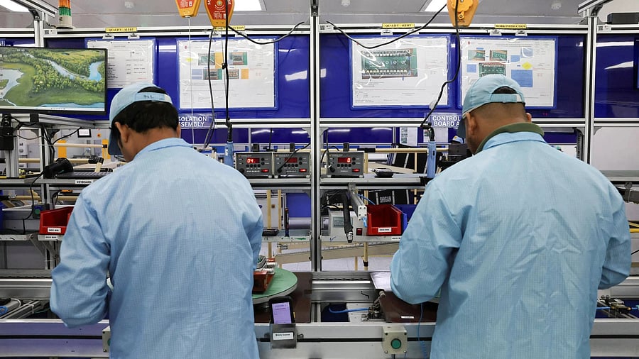 <div class="paragraphs"><p>The Maharashtra government plans to amend relevant laws to&nbsp;increase daily working hours from nine to 10 in private sector establishments and in factories, from nine to 12 hours.</p></div>