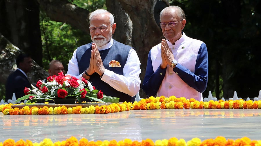 <div class="paragraphs"><p> Prime Minister Narendra Modi along with Mauritius counterpart Navin Ramgoolam.</p></div>