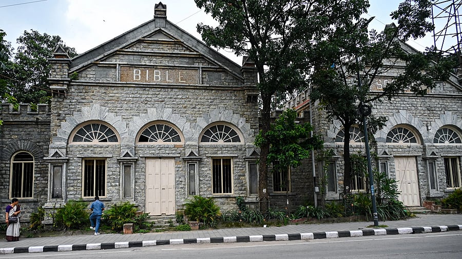 <div class="paragraphs"><p>The foundation stone of the building was laid in 1912.</p></div>