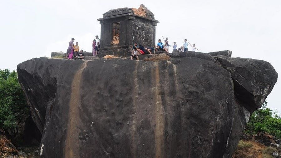 <div class="paragraphs"><p>The Lakshminarayana temple atop Kavaledurga fort in Shivamogga district. </p></div>