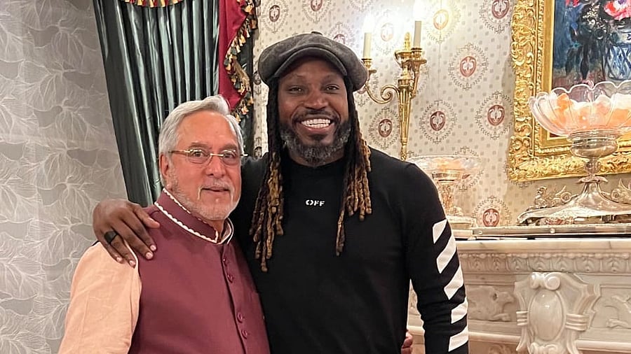 <div class="paragraphs"><p>Vijay Mallya with former RCB star Chris Gayle.</p></div>