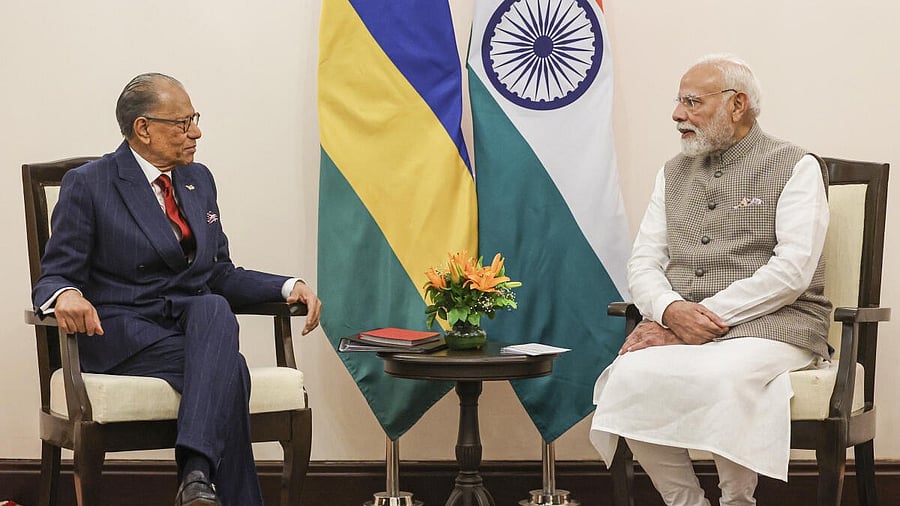 <div class="paragraphs"><p>Prime Minister Narendra Modi with his Mauritius counterpart Navinchandra Ramgoolam during a bilateral meeting, in Varanasi.</p></div>