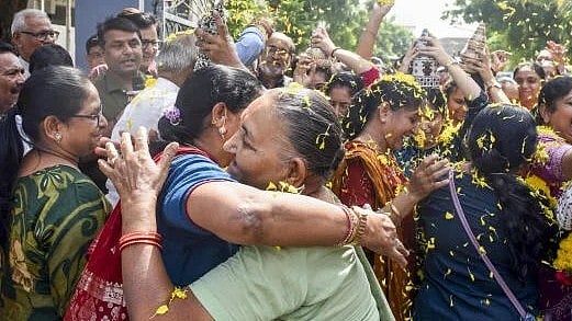 <div class="paragraphs"><p>Indians welcomed  with flower petals by residents upon their return from Nepal amid protests. Image for representation.</p></div>