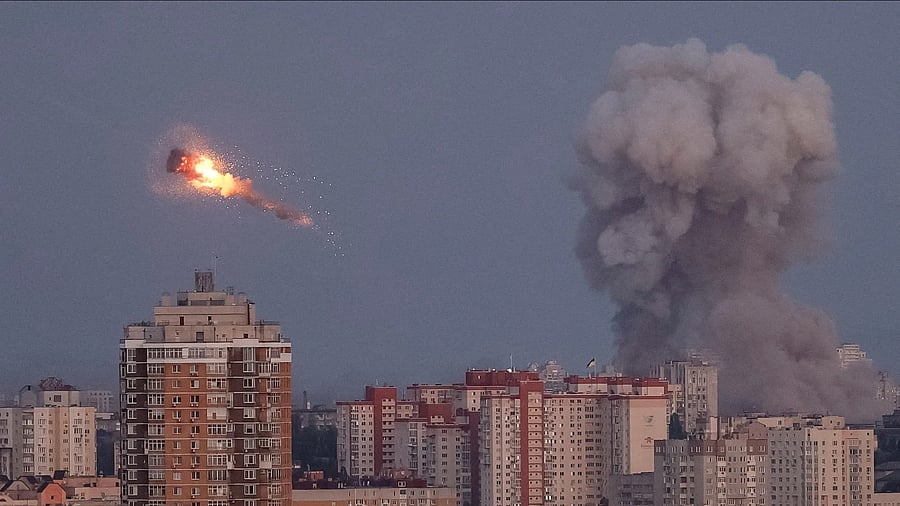 <div class="paragraphs"><p>Ukrainian servicemen shoot down a Russian missile as smoke rises from the city during a Russian missile strike, amid Russia's attack on Ukraine, in Kyiv, Ukraine.</p></div>
