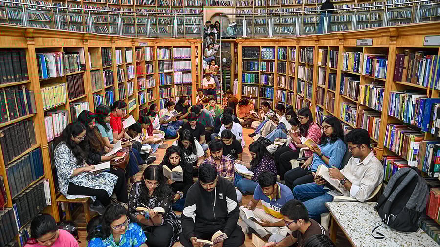 <div class="paragraphs"><p>The silent reading session, organised by 'Bengaluru Bookies' at the state central library at Cubbon Park, drew a large number of enthusiasts on Sunday. </p></div>