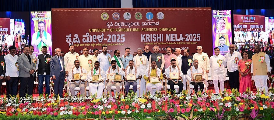 <div class="paragraphs"><p>The district-level Best Farmer Award winners are seen with Chief Minister Siddaramaiah and other delegates during the inauguration of Krishi Mela at UAS in Dharwad on Monday.</p><p></p></div>