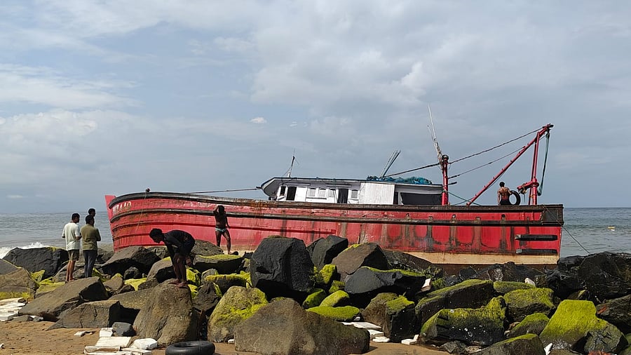 <div class="paragraphs"><p>Deep sea trawler boat drifted ashore,at Ullal Seaground after it develops technical snag mid sea. </p></div>
