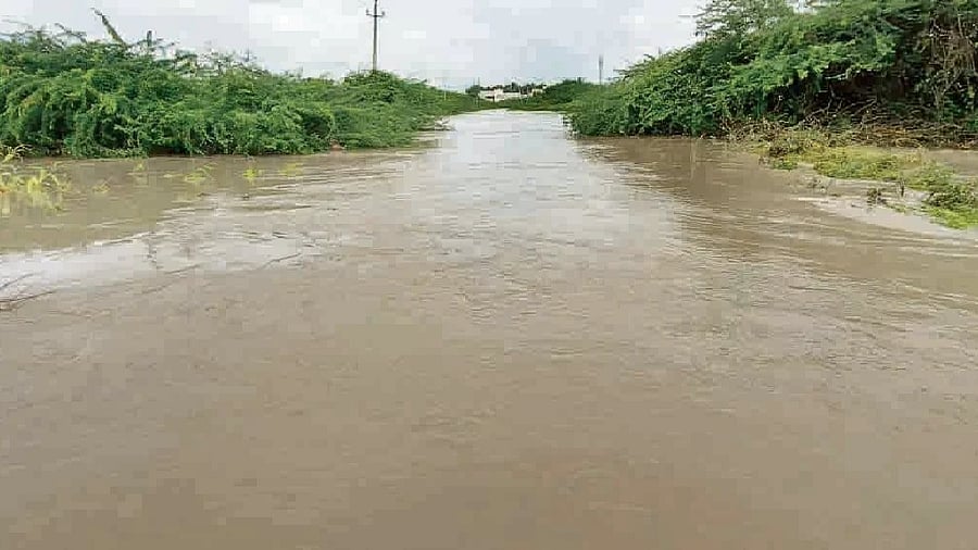 The road link to several villages was cut off following the submergence of a bridge near Hutti Gold Mines in Lingsugur taluk, Raichur district, on Monday.