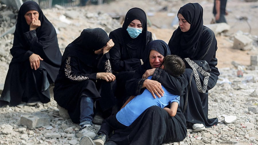 <div class="paragraphs"><p>Mourners react during the funeral of Palestinians killed in Israeli fire, according to medics, at Al-Shifa hospital, in Gaza City, August 28, 2025. </p></div>