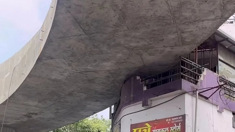 <div class="paragraphs"><p>A senior NMC official said the building concerned was previously given on lease to the land owner.</p></div>