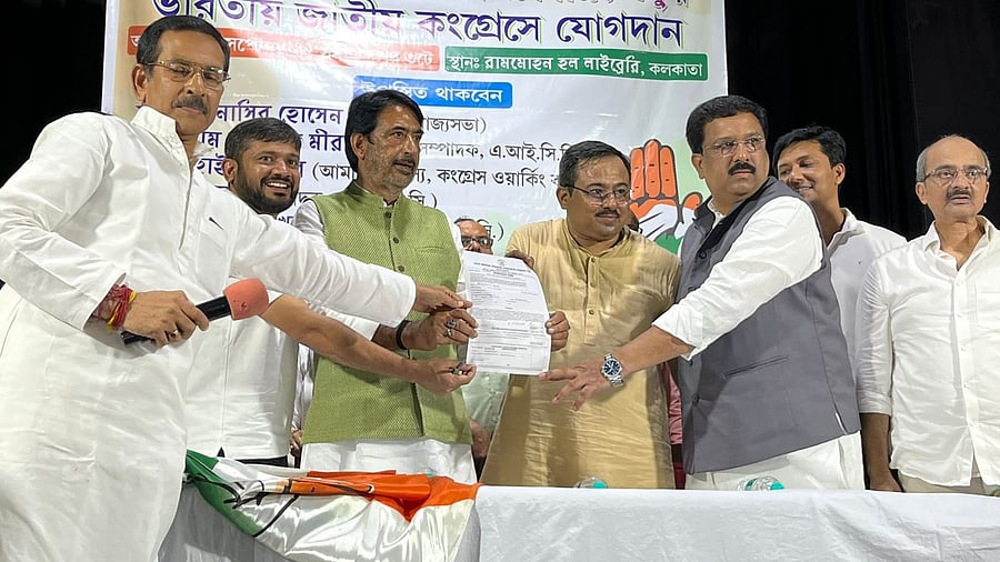 <div class="paragraphs"><p>Prasenjit Bose joined Congress at a formal joining ceremony here on Monday in the presence of party leaders Ghulam Ahmad Mir, Syed Naseer Hussain and Kanhaiya Kumar, besides state unit president Subhankar Sarkar.</p></div>