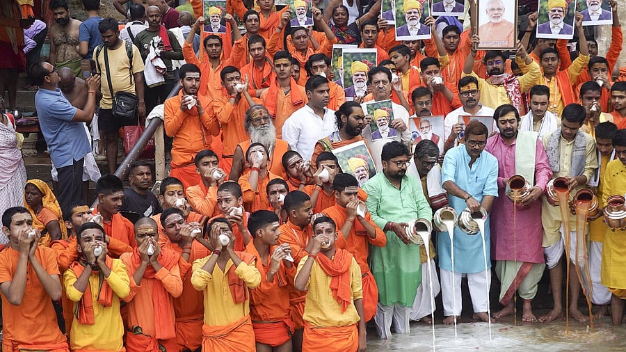 <div class="paragraphs"><p>People perform rituals with milk for Prime Minister Narendra Modi on his birthday, at Dashashwamedh Ghat, in Varanasi.</p></div>