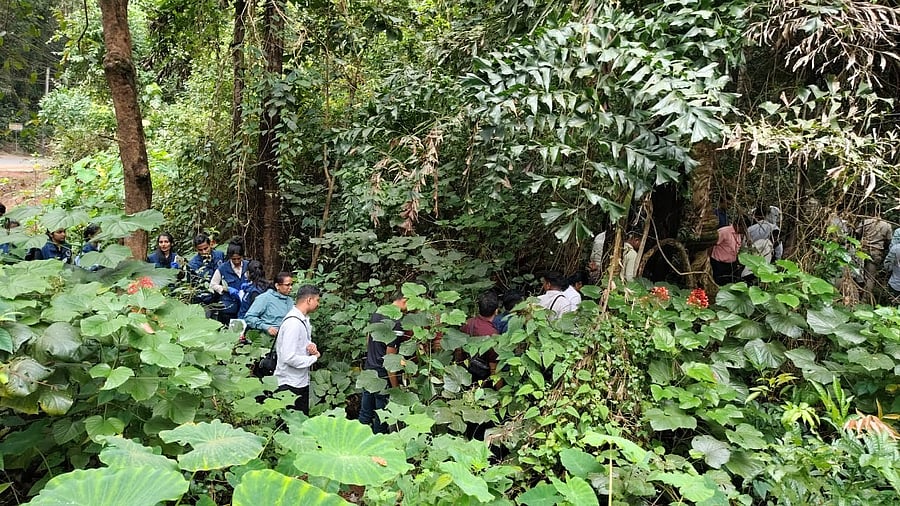 <div class="paragraphs"><p>SIT officials carry out search operations in the forest area in Banglegudde on Wednesday. </p></div>