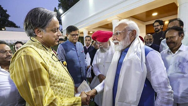 <div class="paragraphs"><p>PM Narendra Modi with Congress MP Shashi Tharoor</p></div>