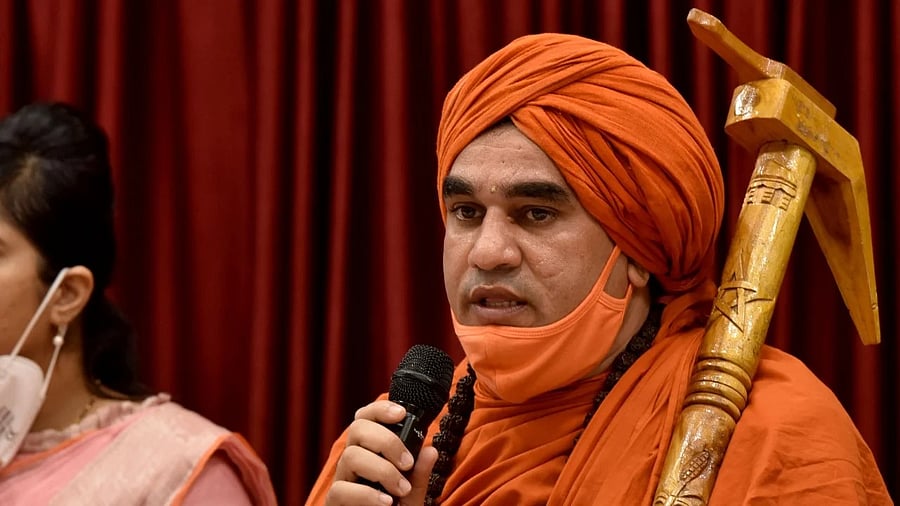 <div class="paragraphs"><p>Basava Jaya Mruthyunjaya Swamiji.</p></div>