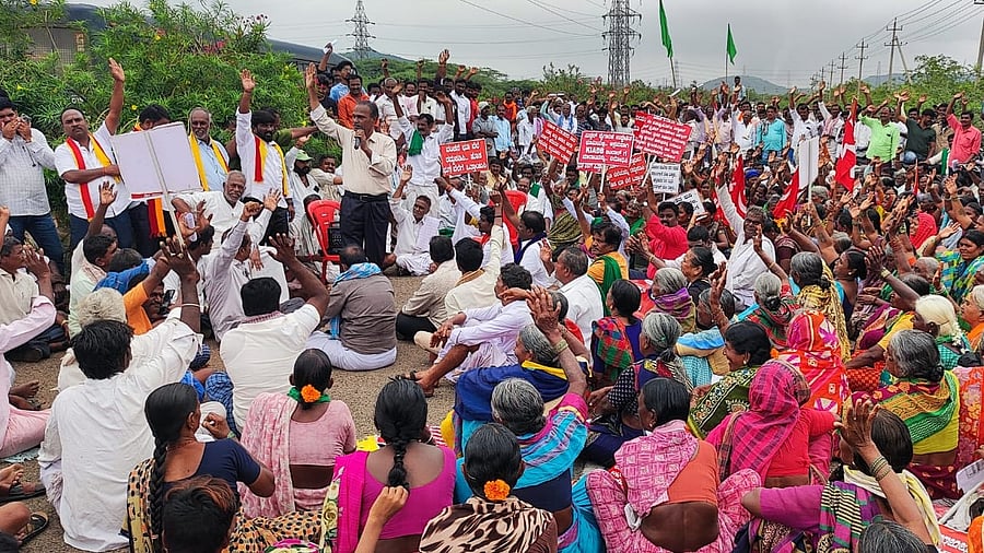 <div class="paragraphs"><p>The farmers and activists boycotted a public hearing meeting of the proposed steel plant by Jindal company at KIADB's Kudithini industrial area, near Sandur in Ballari taluk, on Wednesday. </p></div>