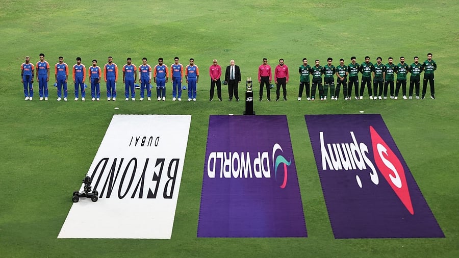 <div class="paragraphs"><p>Andy Pycroft lines up with the teams before the India vs Pakistan match in Asia Cup. </p></div>