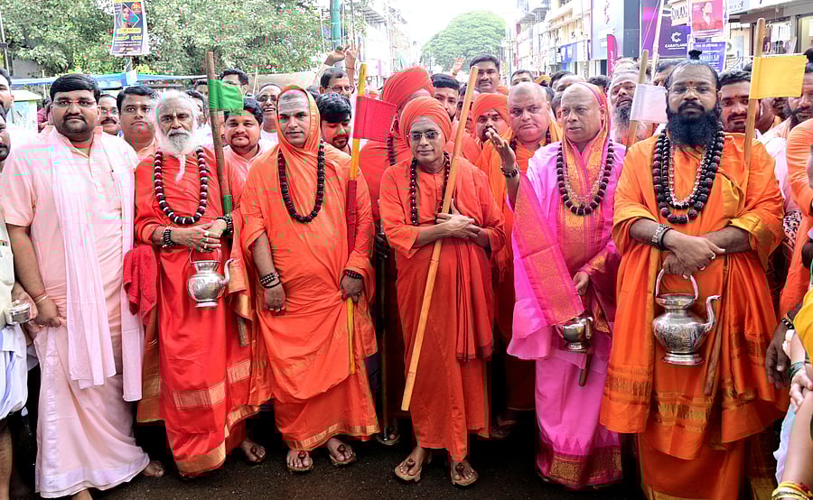 <div class="paragraphs"><p>Seers of different mutts take out a Padayatra in Hubballi on Friday, as part of Veerashaiva Lingayat Unity Convention.</p></div>