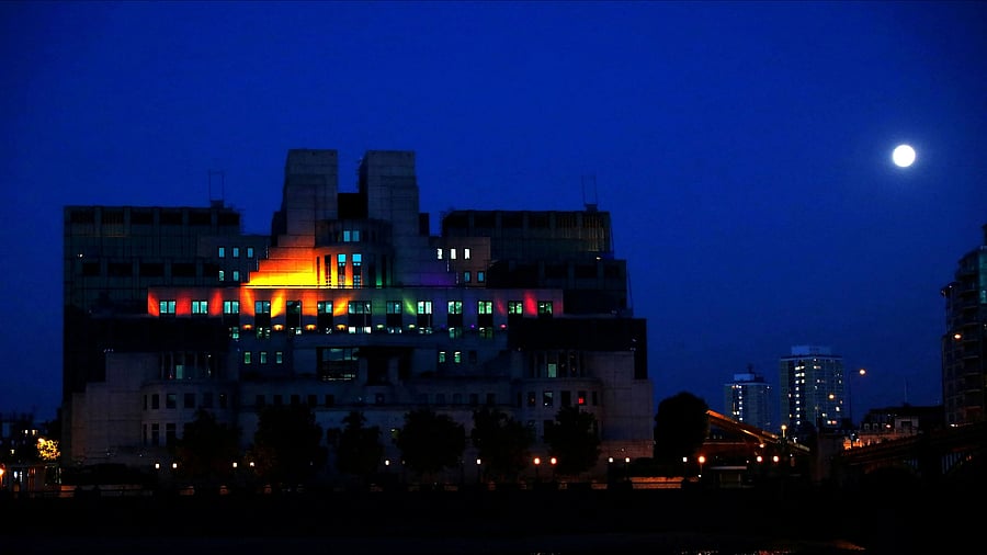 <div class="paragraphs"><p>The MI6 building.</p></div>