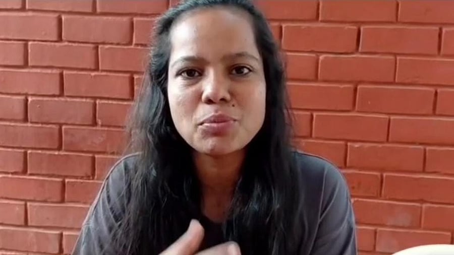 <div class="paragraphs"><p>The suspect later issued an apology. </p></div>