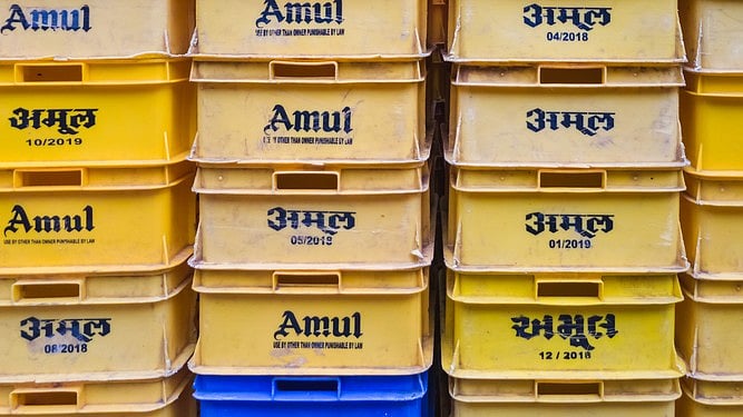 <div class="paragraphs"><p>Amul milk cartons</p></div>