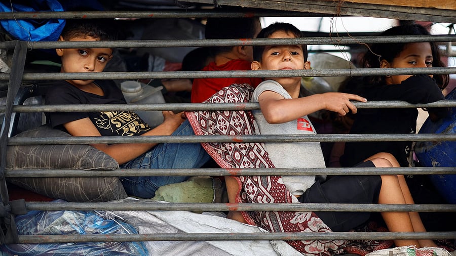 <div class="paragraphs"><p>Displaced Palestinians, fleeing northern Gaza due to an Israeli military operation, move southward after Israeli forces ordered residents of Gaza City to evacuate to the south, in the central Gaza Strip.</p></div>
