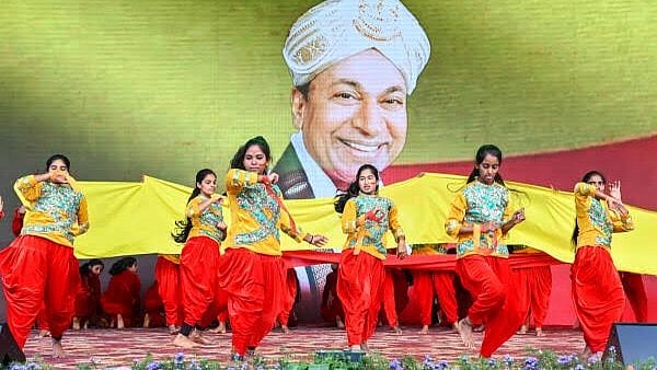 <div class="paragraphs"><p>Performance of students during Yuva Sambrama at Open Air Theatre in Mysuru last week. </p></div>