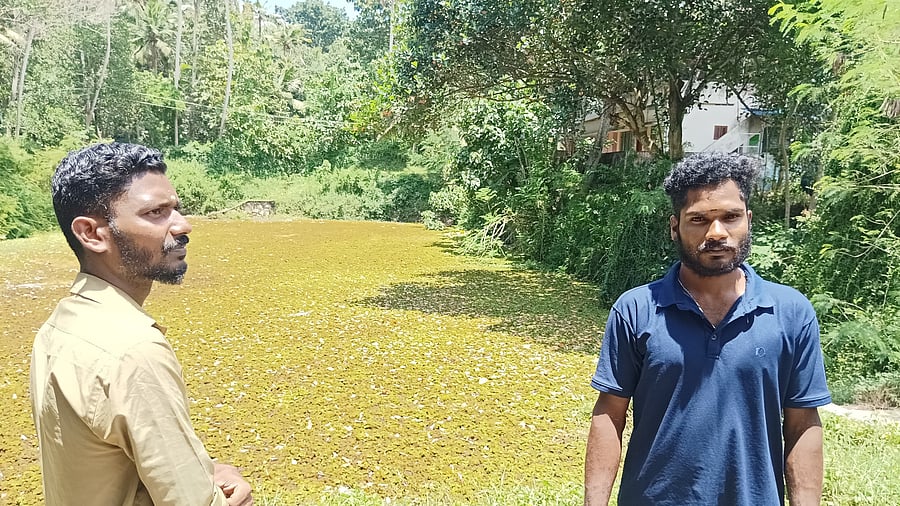 <div class="paragraphs"><p>Deceased Akhil's brother Anulal and Sreekuttan, who recovered from the infection, at the pond at Athiyanoor in Thiruvananthapuram near the pond which was believed to be the source of infection. The pond remains unused even after a year</p></div>