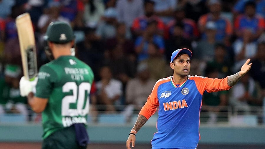 <div class="paragraphs"><p>Suryakumar Yadav reacts</p></div>