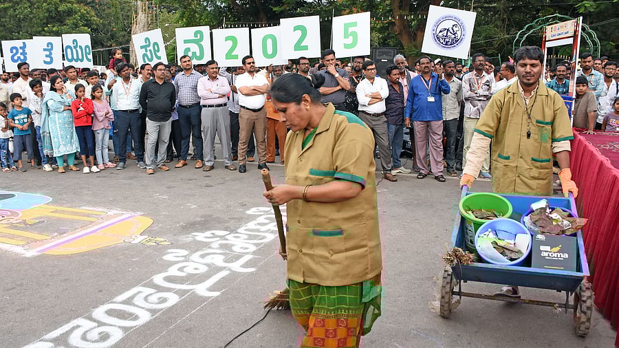 <div class="paragraphs"><p>Swachh Dasara' initiatives of Mysore City Corporation launched at the North gate of Mysuru Palace on Saturday evening. </p><p></p></div>