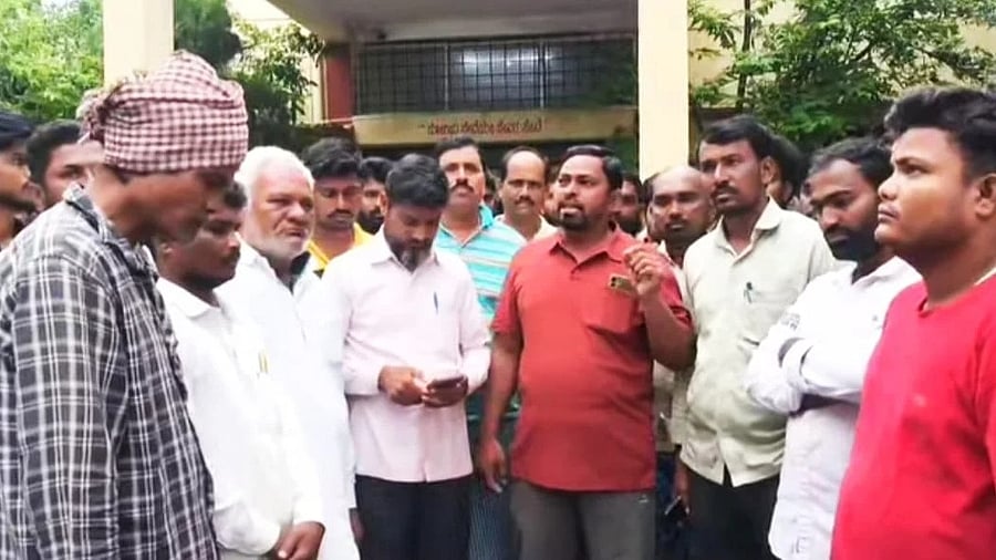 <div class="paragraphs"><p>People staging a protest in front of the community health centre at Yadrami in Kalaburagi district on Monday. </p></div>
