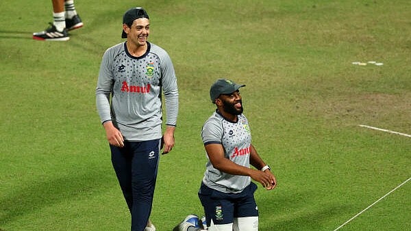 <div class="paragraphs"><p>South Africa's Quinton de Kock with Temba Bavuma during practice.</p></div>