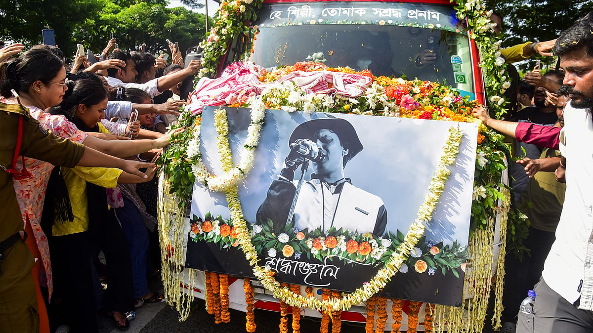 Zubeen Garg's last journey: Fans gather in large numbers to