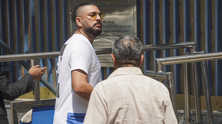 <div class="paragraphs"><p>Yuvraj Singh appears before ED</p><p></p></div>