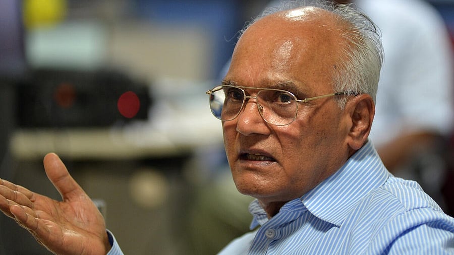 <div class="paragraphs"><p>S L Bhyrappa</p></div>