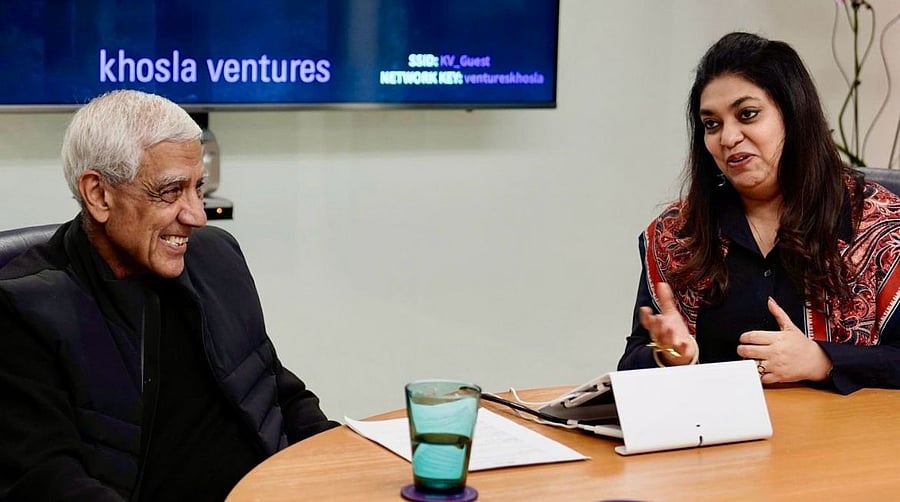 <div class="paragraphs"><p>Venture capitalist Vinod Khosla (L)</p></div>