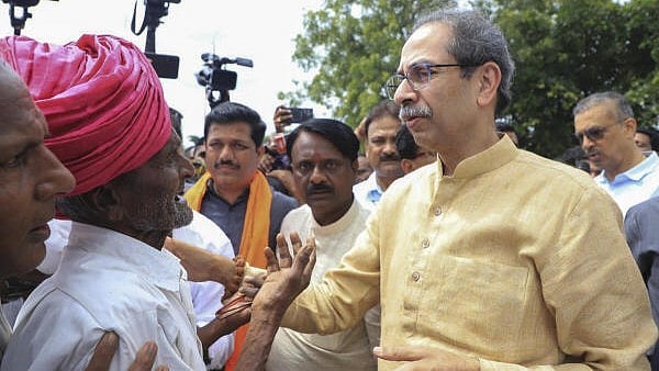 <div class="paragraphs"><p>Shiv Sena (UBT) chief Uddhav Thackeray interacts with farmers whose crops were destroyed due to heavy rainfall during an inspection of flood-affected areas.</p></div>