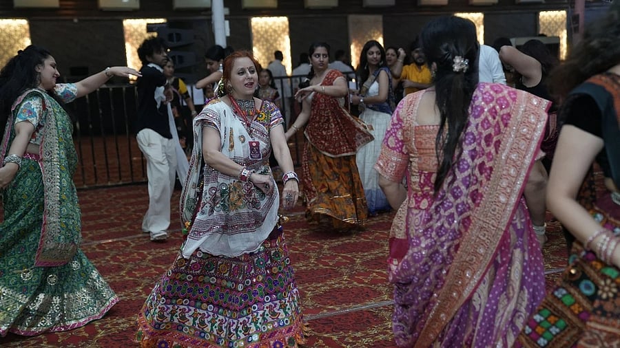 ‘Navratri Utsav’ at Gayatri Vihar, Palace Grounds, saw over 1,000 attendees on Wednesday.