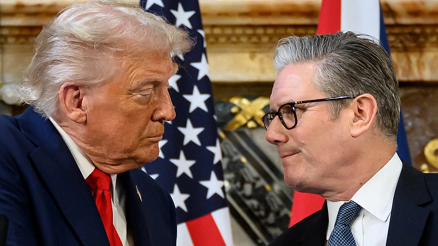 <div class="paragraphs"><p>U.S. President Donald Trump and British Prime Minister Keir Starmer shake hands as they hold a press conference at Chequers at the conclusion of a state visit on September 18, 2025 in Aylesbury, Britain. </p></div>