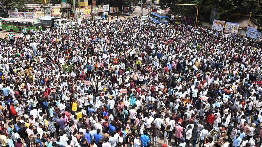 <div class="paragraphs"><p>Government job aspirants stage a massive protest at the Jubilee Circle in Dharwad on Thursday, criticising government for the prolonged delay in holding recruitments. </p></div>